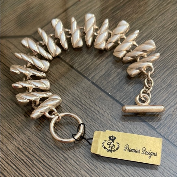 Premier Designs Jewelry - Vintage Premier Designs “Artistic” Silver-tone Toggle Bracelet Style #5062